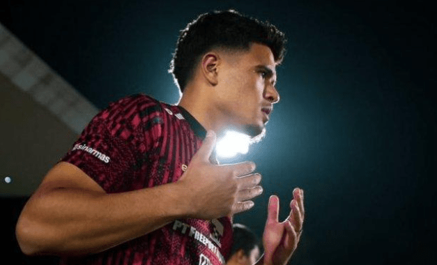 Ragnar Oratmangoen Mualaf: Kisah Inspiratif di Balik Konversinya Cerita perjalanan spiritual yang mengubah hidup pemain berbakat asal Indonesia.