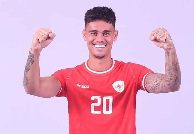 Mees Hilgers Gabung Valencia 2025/2026