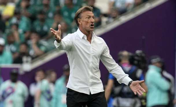 Pelatih Arab Saudi Sebelum Herve Renard: Profil dan Kontribusi Jejak karier dan strategi pelatih sebelum era kejayaan Herve Renard di timnas Arab Saudi.