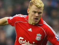 John Arne Riise dan Tendangan Keras yang Menghantui Alan Smith