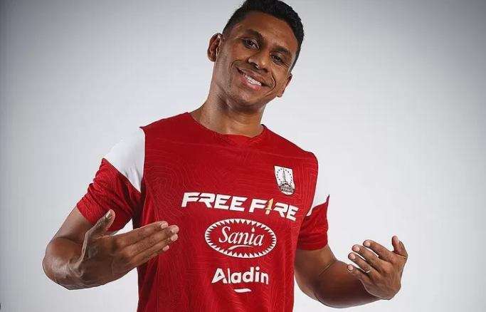 Cleylton Kartu Merah: Insiden Kontroversial di Lapangan Hijau Kronologi Hukuman Kontroversial Bek di Pertandingan Terbaru