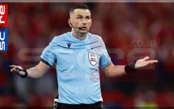 Gara-Gara 1 Insiden Michael Oliver Tidak Lagi Bertugas di Liga Inggris