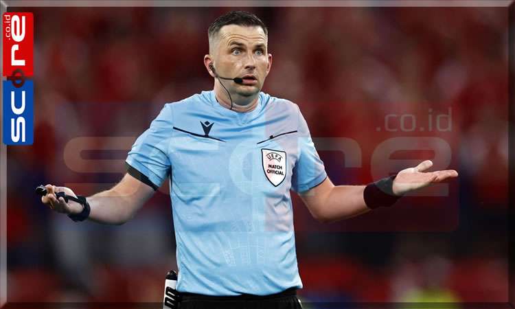 Michael Oliver Tidak Bertugas di Liga Inggris