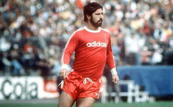 Pemain Polandia Legenda: Daftar Ikon Sepak Bola Sepanjang Masa Nama-nama besar Polandia yang mengukir sejarah di sepak bola dunia.