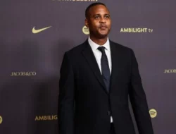 Membandingkan Prestasi Patrick Kluivert dan Tony Popovic Sebagai Pelatih: Siapa Lebih Unggul?