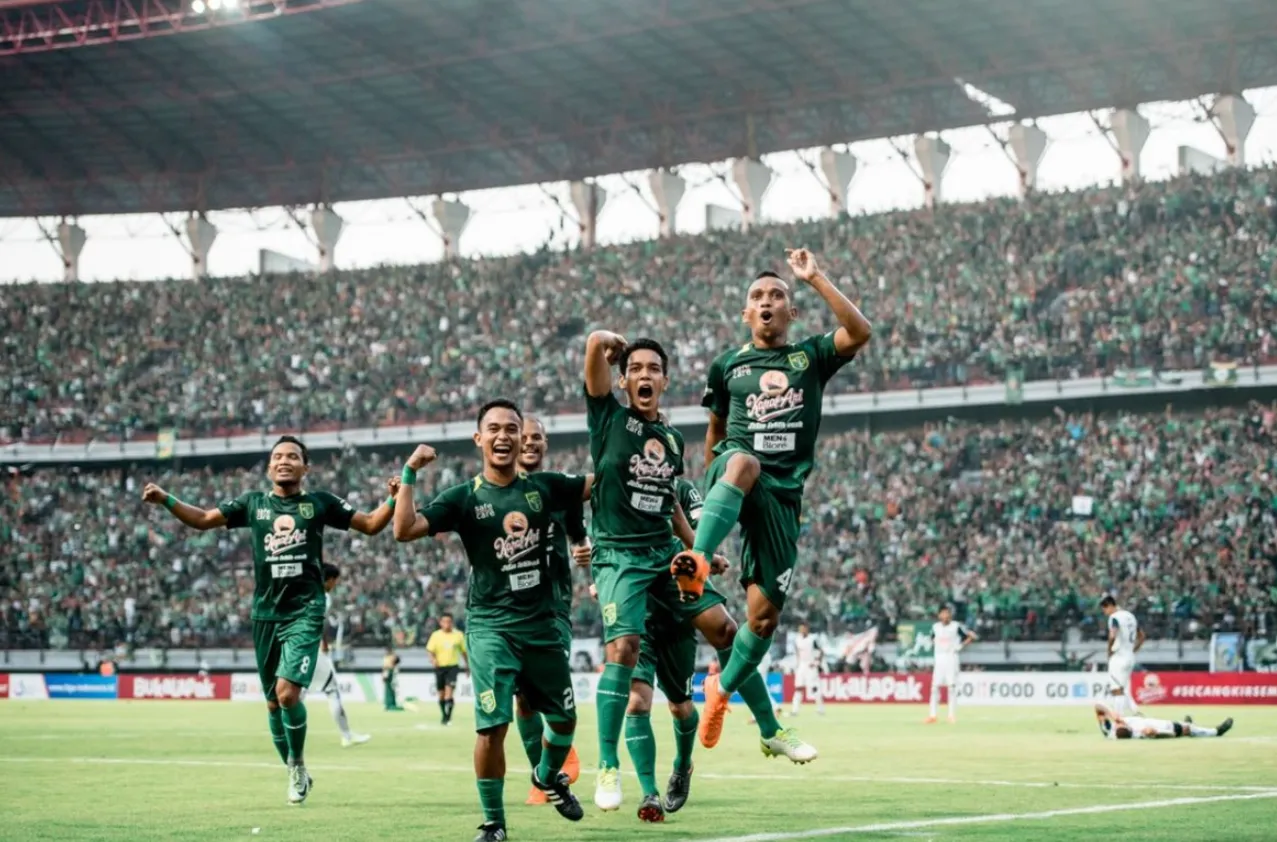 Bisa Dibeli Pakai QRIS BRI, Persebaya Store Hadirkan Jersey dan Peci Ramadan Series 2025 Persebaya vs Arema FC