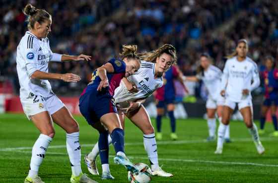 Barca vs Madrid Perempuan 2025: Prediksi Duel Sengit El Clasico Wanita Prediksi taktik El Clasico wanita antara Barcelona dan Madrid.