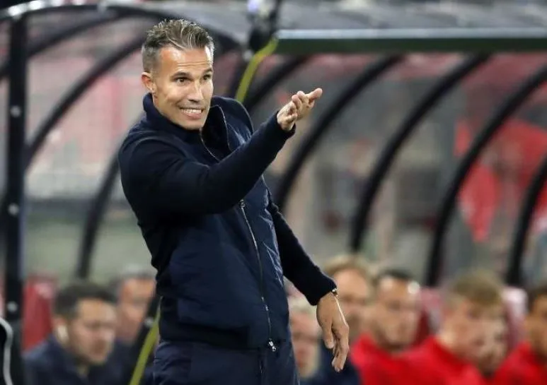 Robin van Persie Siap Lanjutkan Warisan Arne Slot di Feyenoord Robin van Persie