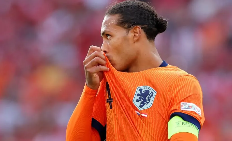 Kontrak Van Dijk Segera Habis, Masa Depan di Liverpool Masih Belum Jelas Van Dijk