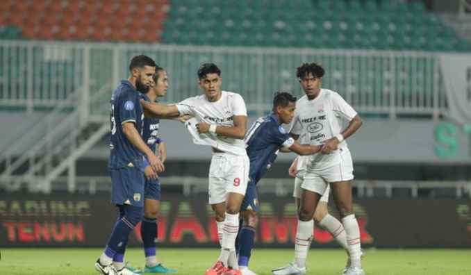Prediksi skor Persita Tangerang vs Persis Solo Jelang Laga BRI Liga 1 Analisis H2H, performa tim, & peluang menang di Liga 1.