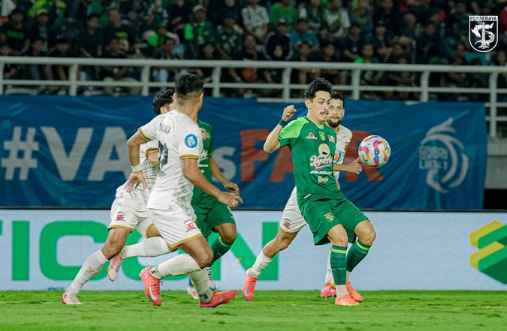 Statistik Persebaya vs Arema FC Head to Head Lengkap Jelang Laga Ini Head-to-head, data kunci, & rekor pertemuan derby Jatim.