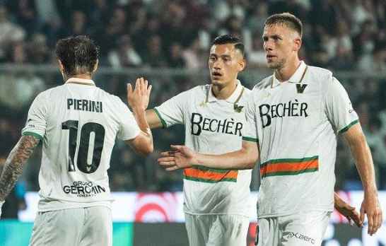 Pemain Bologna keturunan Indonesia: Siapa Dia? Profil Lengkap 2025 Kenali sosok pemain berdarah Indonesia di skuad Rossoblu ini.