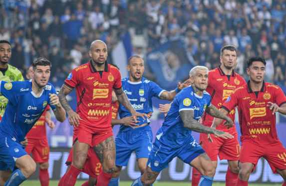 Persib vs Persija Total piala sejak 1933 & rivalitas abadi sepak bola Indonesia!