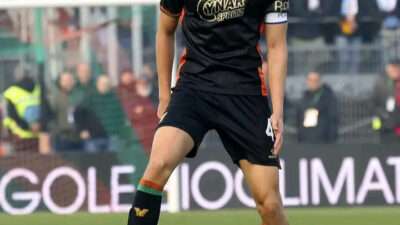 Venezia Buat Jay Idzes Merugi di Bursa Transfer, Kenapa?