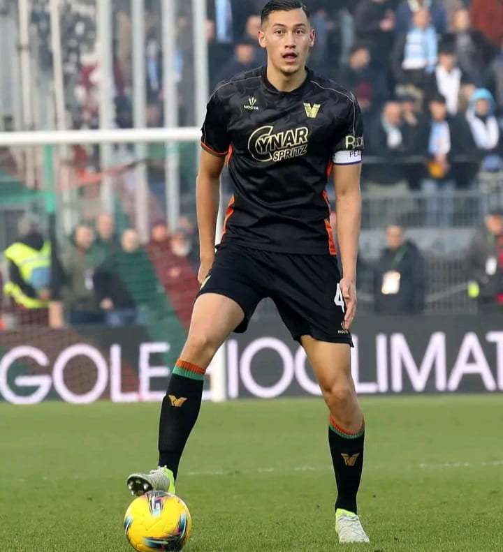 Venezia Buat Jay Idzes Merugi di Bursa Transfer, Kenapa?