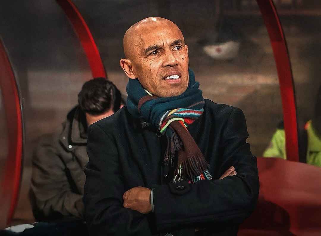 profil Simon Tahamata