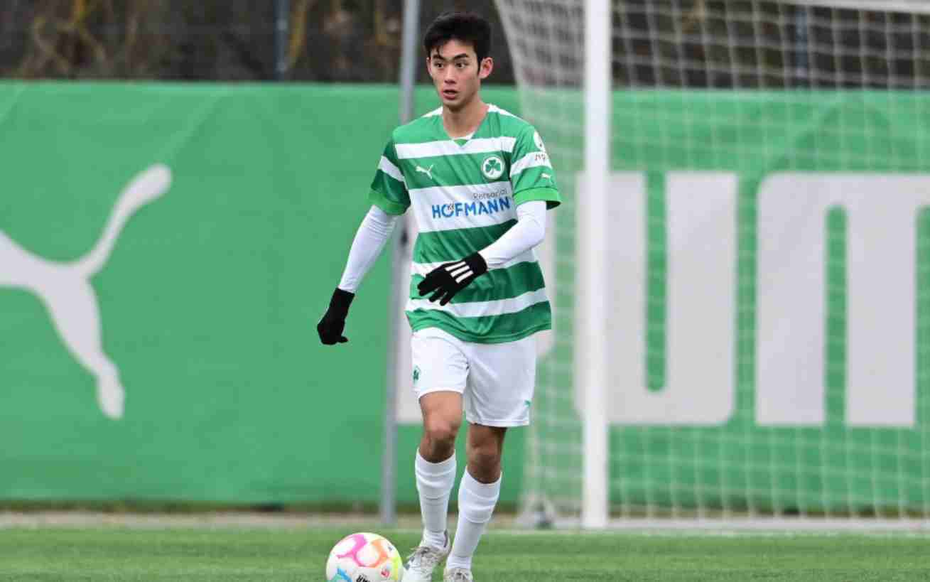 Agama Sandro Reyes: Biografi dan Profil Pemain Sepak Bola Fakta Pribadi Gelandang Filipina yang Bersinar