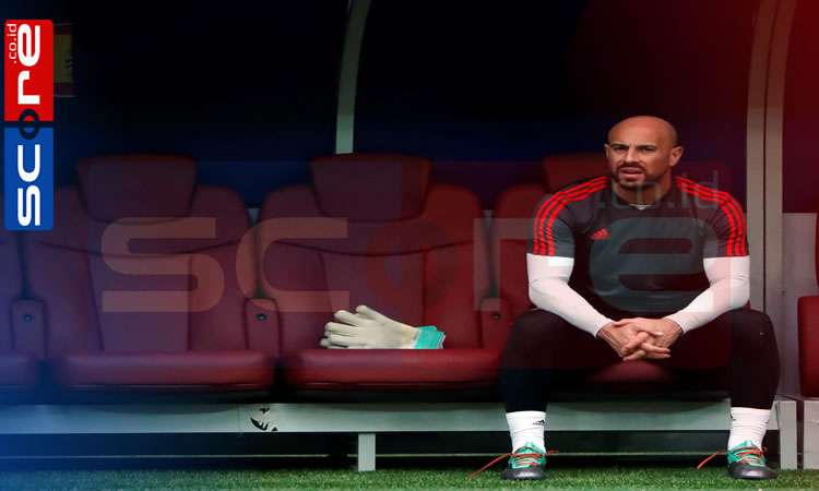 Pepe Reina resmi pensiun akhir musim ini bersama Como 1907