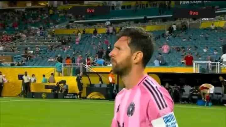 Lionel Messi Ngambek, Kenapa?