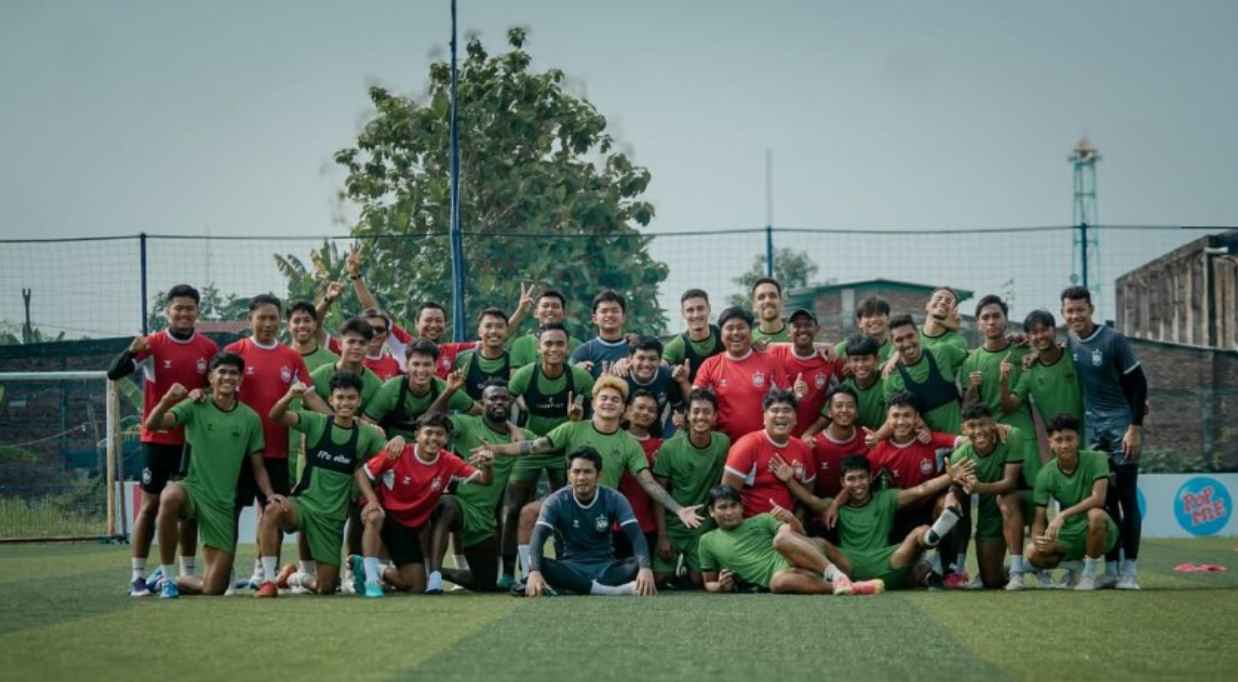 Tim Liga 1 yang Terdegradasi ke Liga 2 2025, Siapa Saja? Analisis penyebab dan perjalanan tim turun kasta.