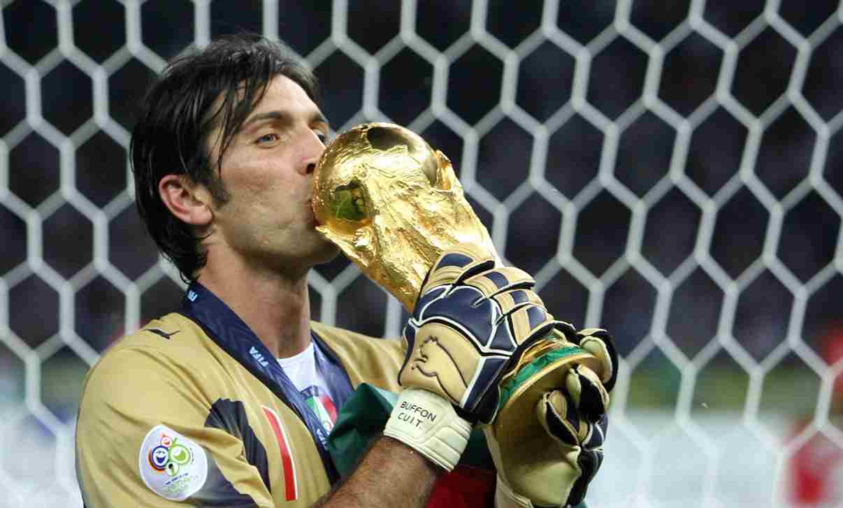 Kiper Terbaik Sepanjang Masa Versi FIFA, Siapa Nomor Satu? Daftar nama penjaga gawang legendaris dunia bola.