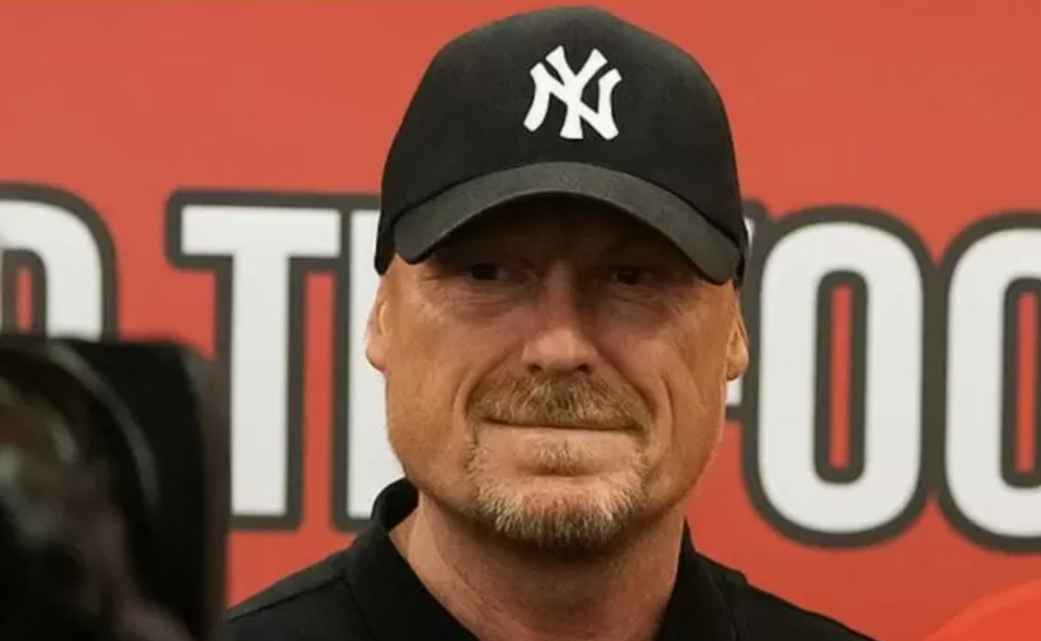 Profil Pelatih Baru Persis Solo Peter de Roo Wajib Tahu! Fakta menarik Peter de Roo, pelatih baru Persis Solo 2025