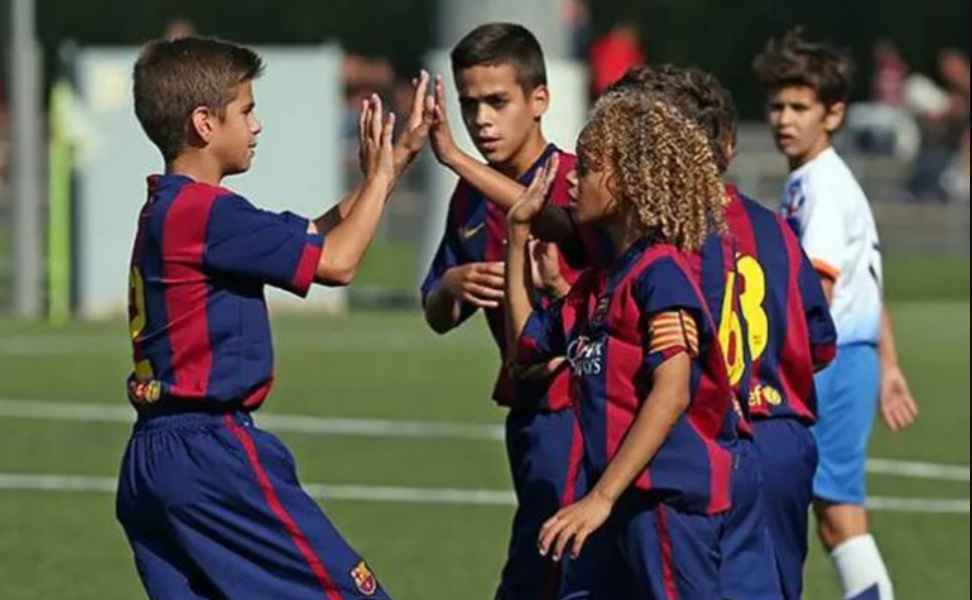 Urutan akademi sepak bola terbaik di dunia Tahun Ini 2025 Pabrik bintang lapangan hijau dari berbagai penjuru.