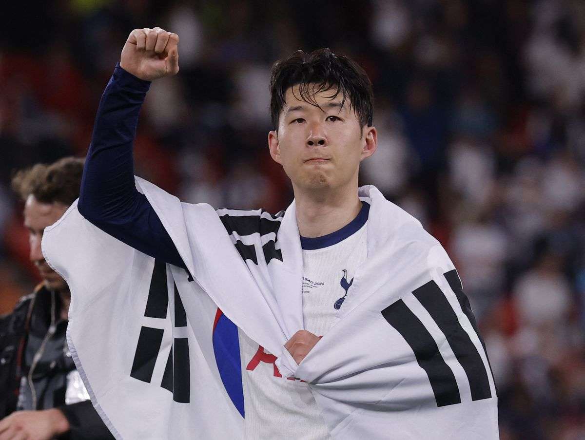 pesepakbola Asia terbaik