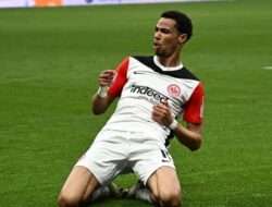 Newcastle Kejar Hugo Ekitike, Lepas Alexander Isak