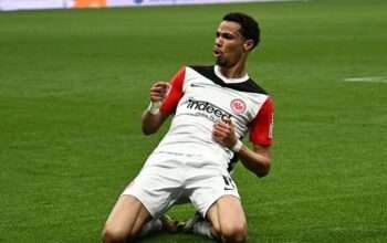 Newcastle Kejar Hugo Ekitike, Lepas Alexander Isak