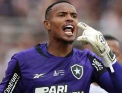 Kiper Botafogo Dilirik MU Setelah Tampil Apik di Piala Antarklub 2025