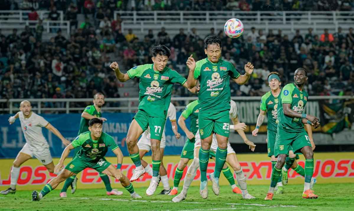 Line up Persebaya 2025: Prediksi Formasi & Pemain Baru Melihat wajah baru dan skema andalan Bajul Ijo musim depan.