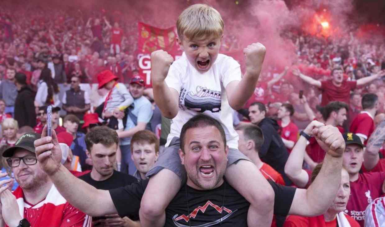 Jumlah trofi Manchester United dan Liverpool Terbaru 2025 Trofi Manchester United vs Liverpool Siapa Lebih Unggul di 2025