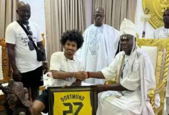 Karim Adeyemi Agama Apa? Ini Profil & Fakta Lengkapnya Riwayat hidup Karim Adeyemi agama, prestasi, dan fakta unik