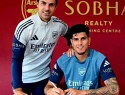 Memilih Meminjam Ketimbang Membeli, Hincapie Jadi Kelinci Percobaan Main di Arsenal