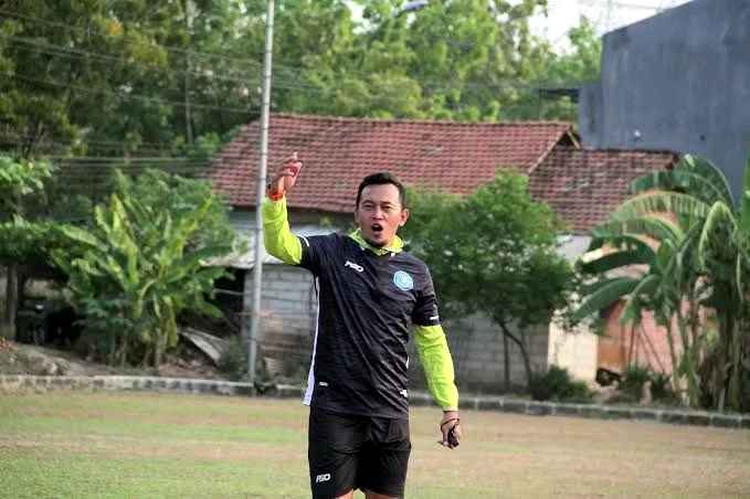 Polemik Mantan Asisten Pelatih dan Manajemen Klub Persiku