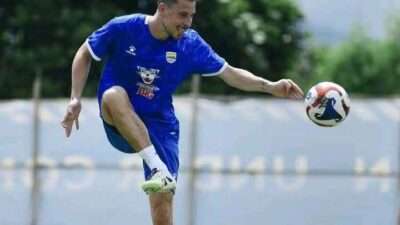 Thom Haye Berpotensi Debut Lawan Persebaya, Duet dengan 3 Pemain Ini