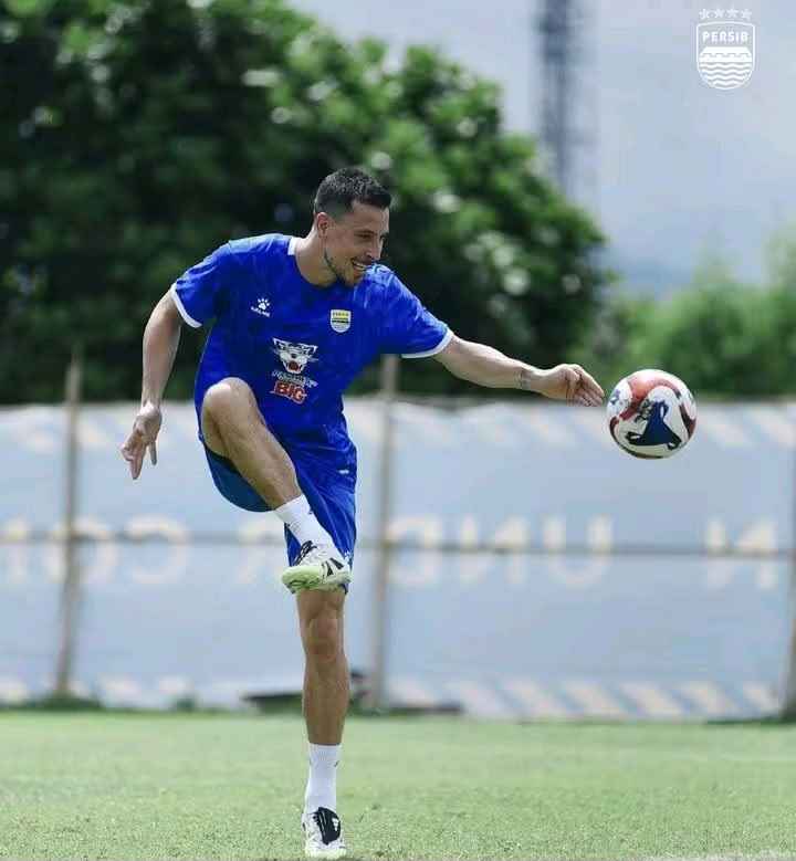 Thom Haye Berpotensi Debut Lawan Persebaya, Duet dengan 3 Pemain Ini