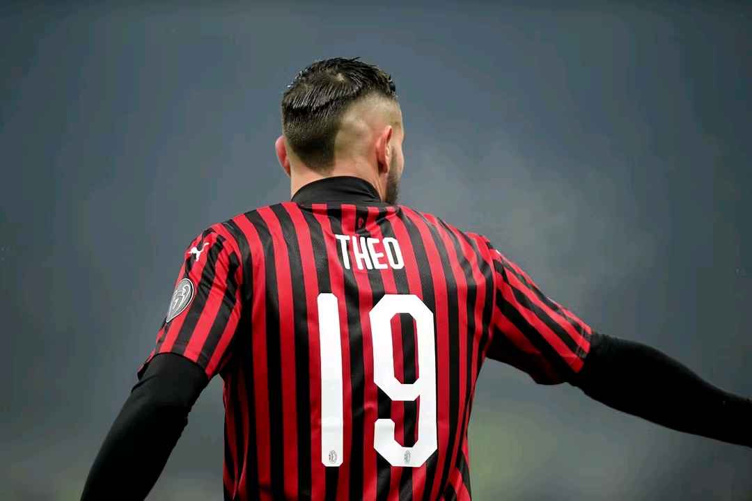 5 LB Terbaik Saat Ini ( Bek Kiri ), No. 1 yang Serba Bisa lb terbaik saat ini juga ada Theo hernandez