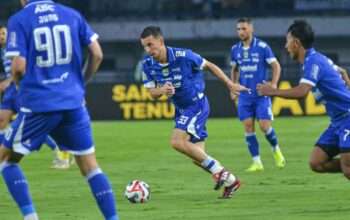 5 Gelandang Tengah Terbaik Persib Musim Ini, Thom Haye Bakal Sulit Digeser!