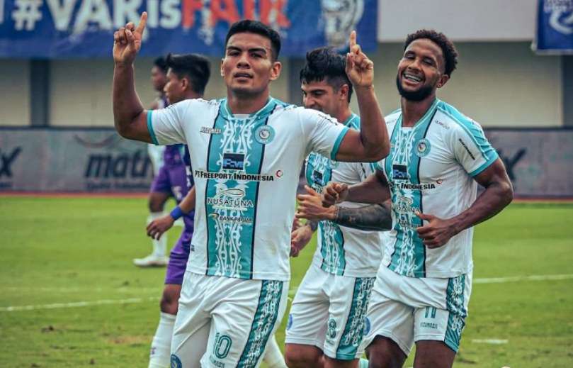 Evaluasi Lini Belakang Celah Pertahanan PSBS Biak vs Dewa United Analisis Mendalam Penyebab Terciptanya Banyak Gol Lawan