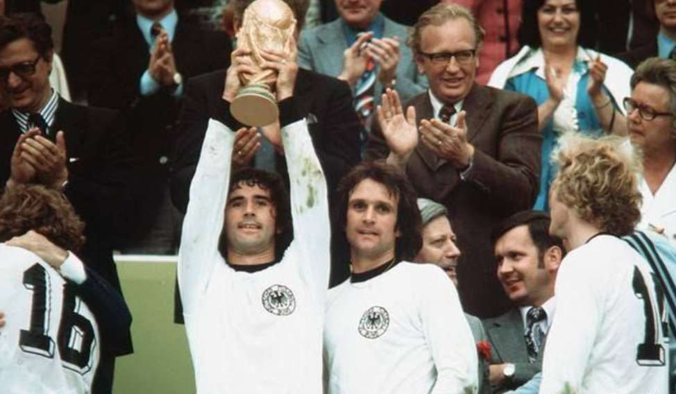 Penghargaan yang Dimenangkan Gerd Muller, Legenda Tak Tergantikan Daftar Lengkap Prestasi Sang Bomber Sepanjang Karir