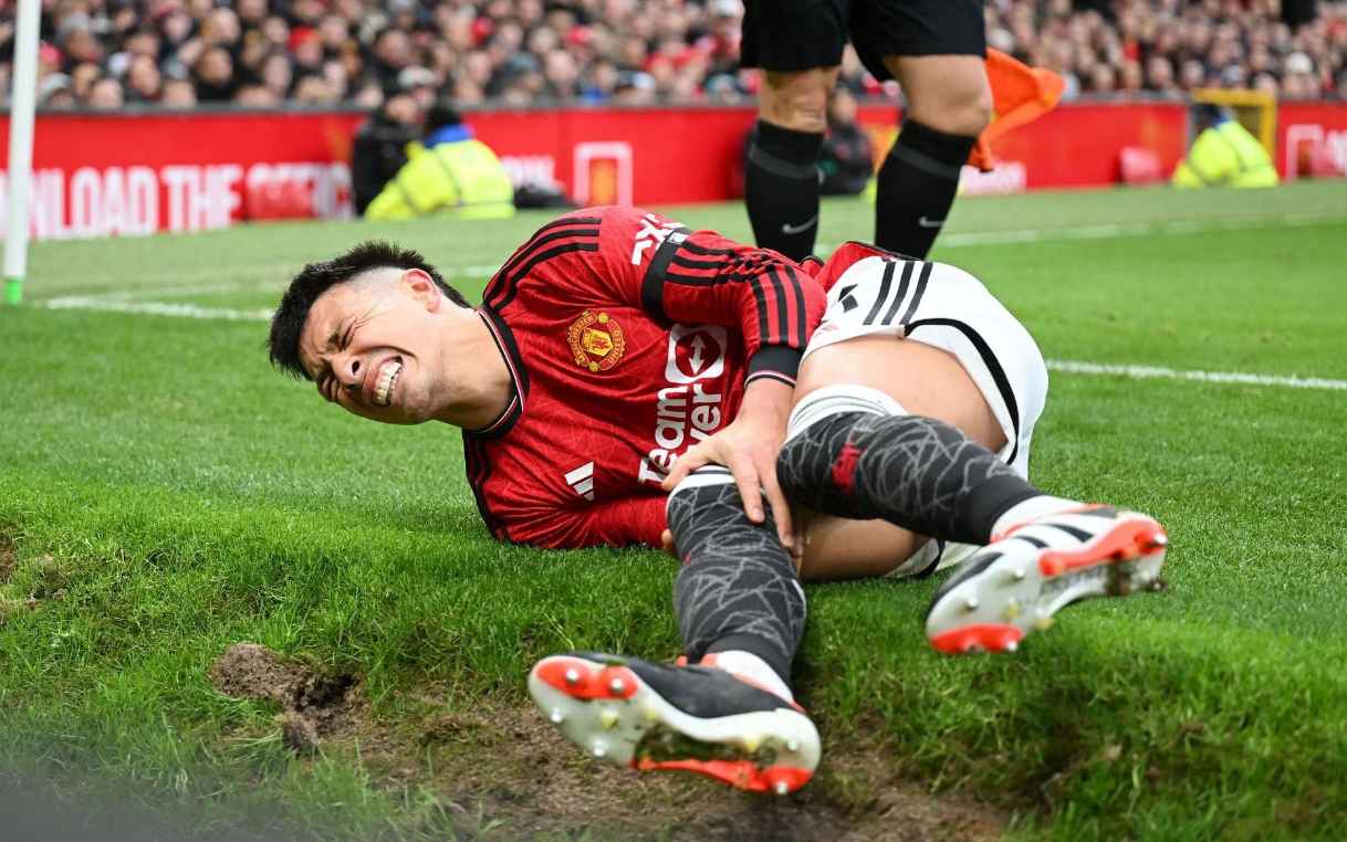 Prediksi kembalinya bek andalan The Red Devils ke lapangan.