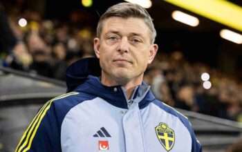 Pelatih Swedia Dipecat Akibat Menyalahkan Duo Strikernya Saat Kalah dari Kosovo