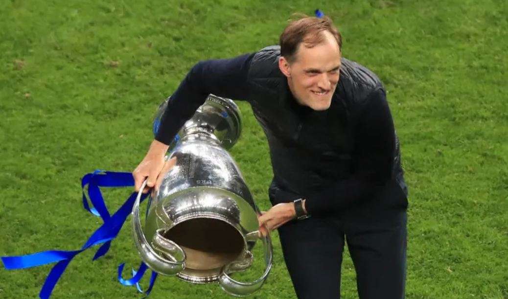 Deretan trofi pelatih Jerman Thomas Tuchel selama melatih.