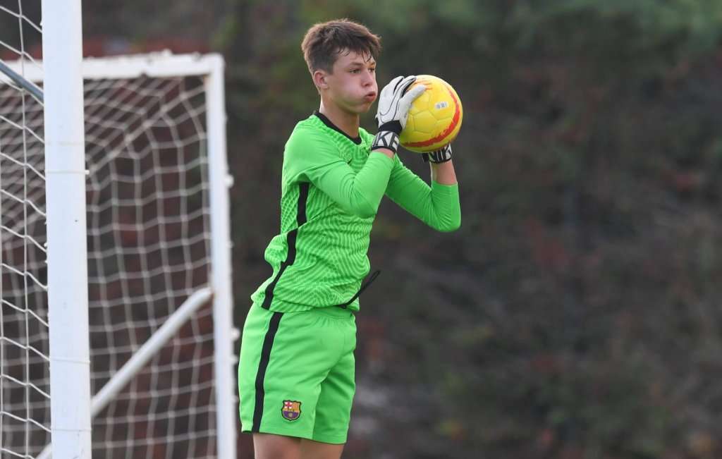 Kiper Muda di Bawah 20 Tahun 2025 2026: Talenta Terbaik di Posisinya Diego Kochen, kiper berusia 19 tahun dari Barcelona, dianggap sebagai salah satu prospek terbaik