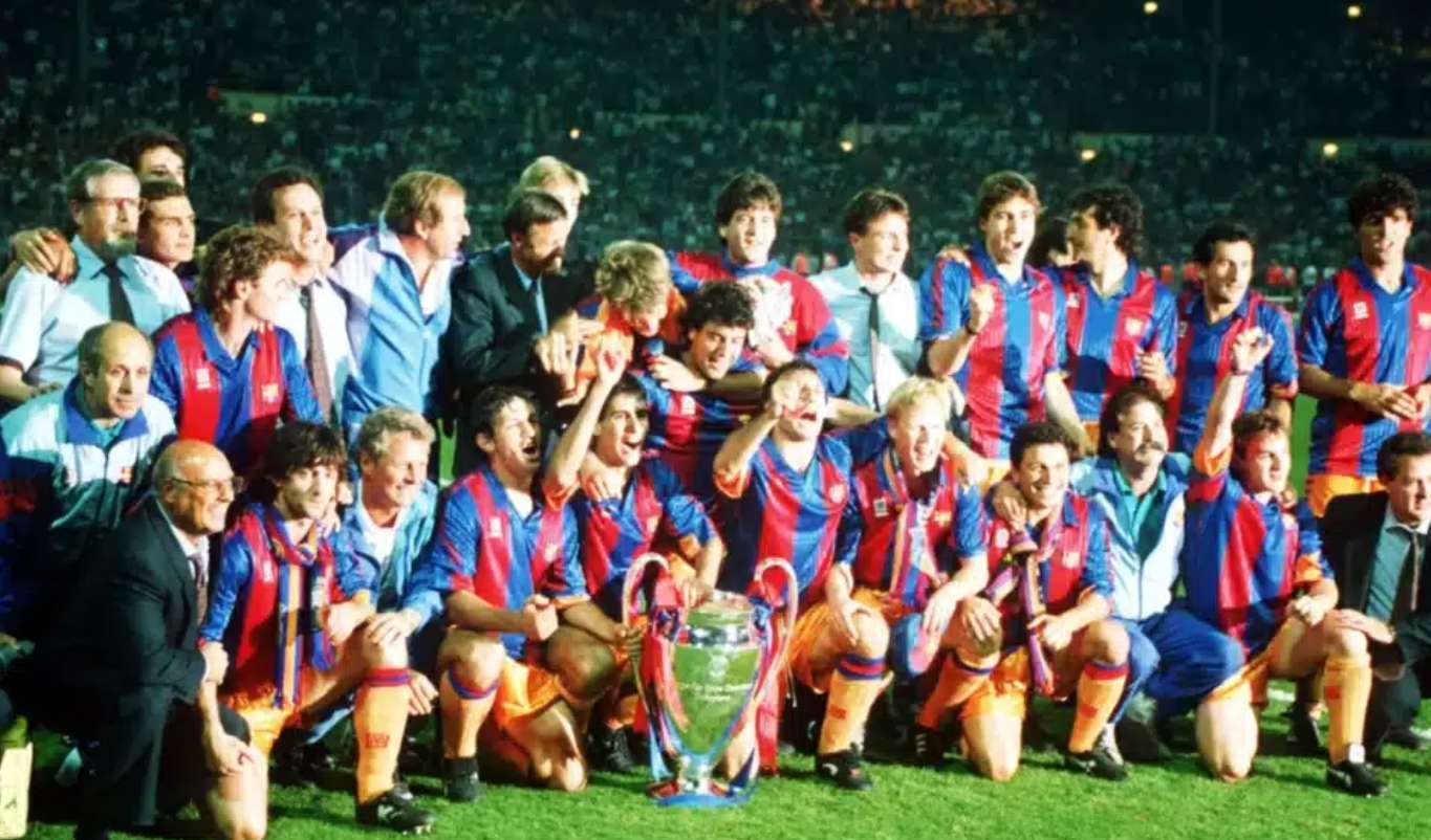 Analisis Mendalam Tiki-Taka Barcelona: Masih Relevan di Era Modern? Filosofi ikonik Barca & relevansinya di sepak bola modern.