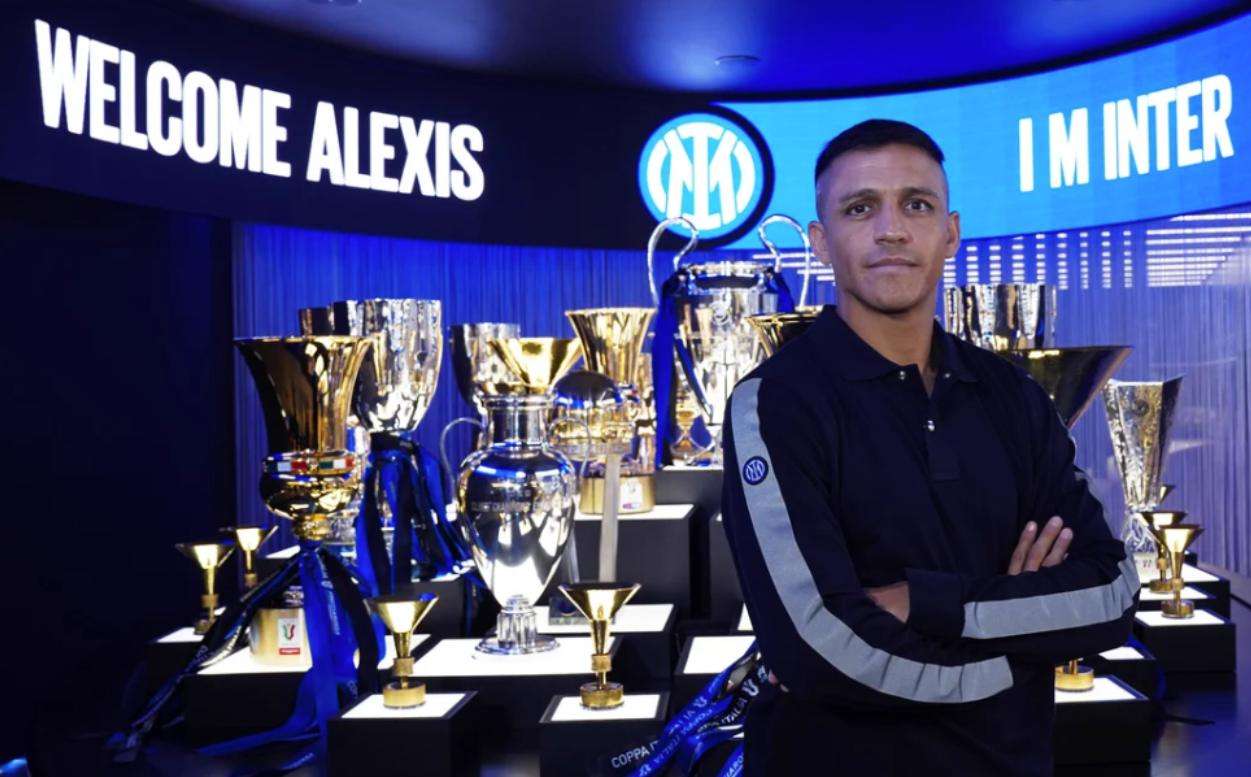 Trofi Alexis Sanchez Sekarang dan Daftar Gelar Lengkap di Klub Baru Koleksi gelar sang bintang Chili bersama timnya kini.