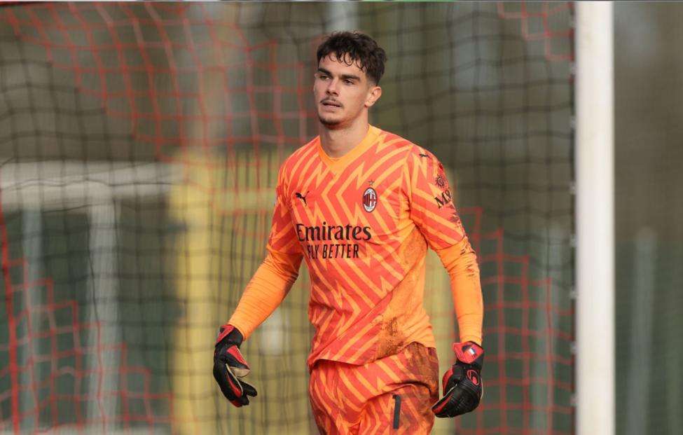 Kiper Muda di Bawah 20 Tahun 2025 2026: Talenta Terbaik di Posisinya Noah Raveyre, berusia 20 tahun dari AC Milan, dikenal dengan refleks cepat dan ketenangannya