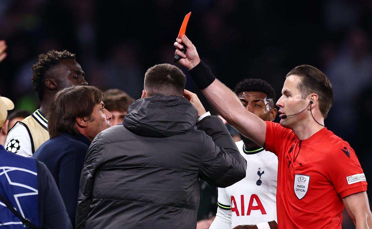 Berapa Denda Kartu Merah Liga Champions Sesuai Aturan UEFA Baru Sanksi finansial terbaru dari komite disiplin UEFA.